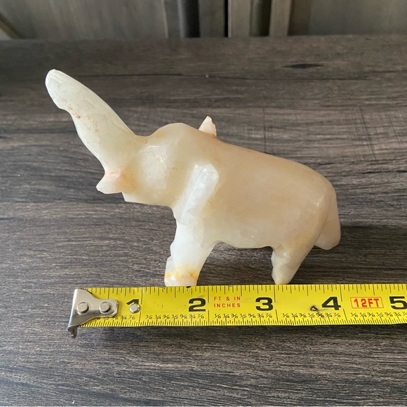 Elephant Crystal Carving - Picture 6 of 7